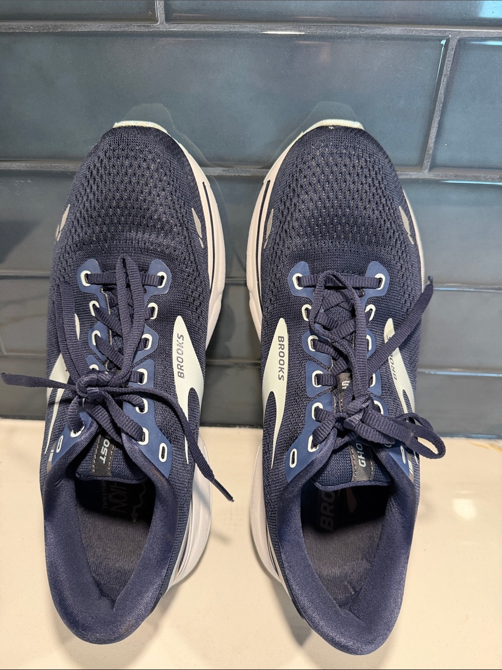 Brooks Men's Navy and White Athletic Running Shoes